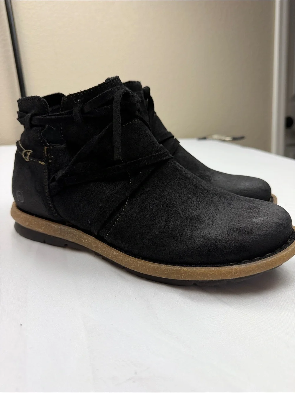 Børn Tarkiln Ankle Boot in Black Distressed.
